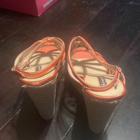 H by Halston (Bakers) Penelope Coral wedge sandals. - Picture 7 of 7